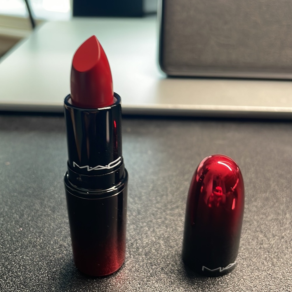 Mac lipstick E For Effortless - Never uses. New in the box